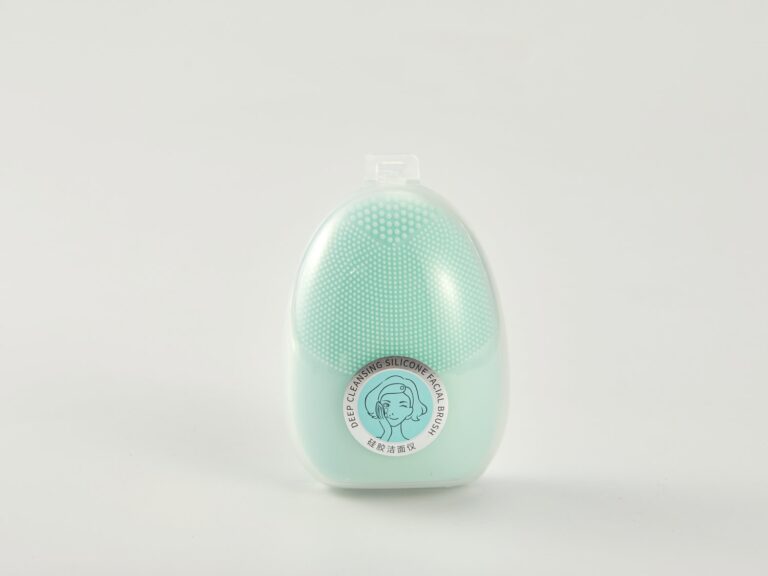 MUMUSO Deep Cleansing Silicone Facial Brush (Green) product image