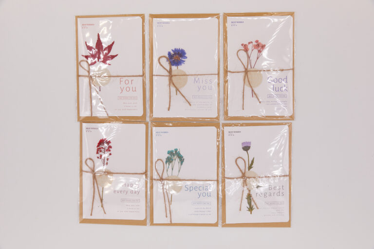 MUMUSO Greeting Card With Dried Flower & Envelope product image
