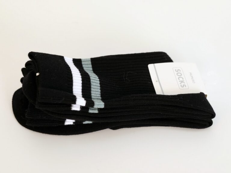 MUMUSO Sports Striped Mini Crew Socks (2 Pairs/Black) product image