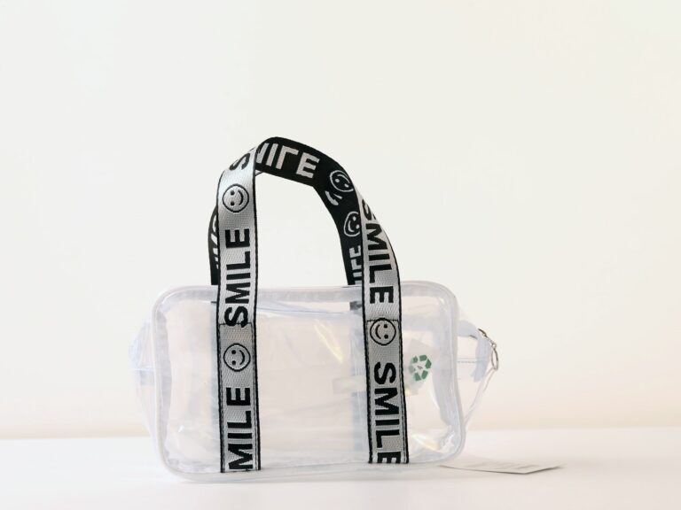 MUMUSO Pvc Handbag (Smiling Face/Silver) product image