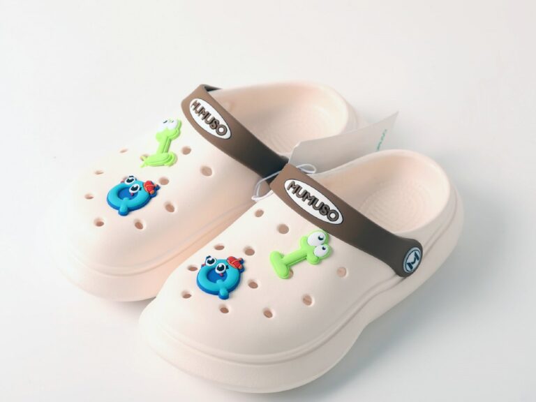 MUMUSO Kids' Garden Clogs (Beige/32-33) product image
