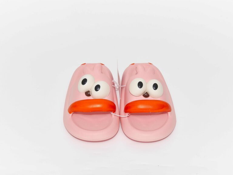 MUMUSO Kid's 3D Eyes Slippers (Pink 34/35) product image