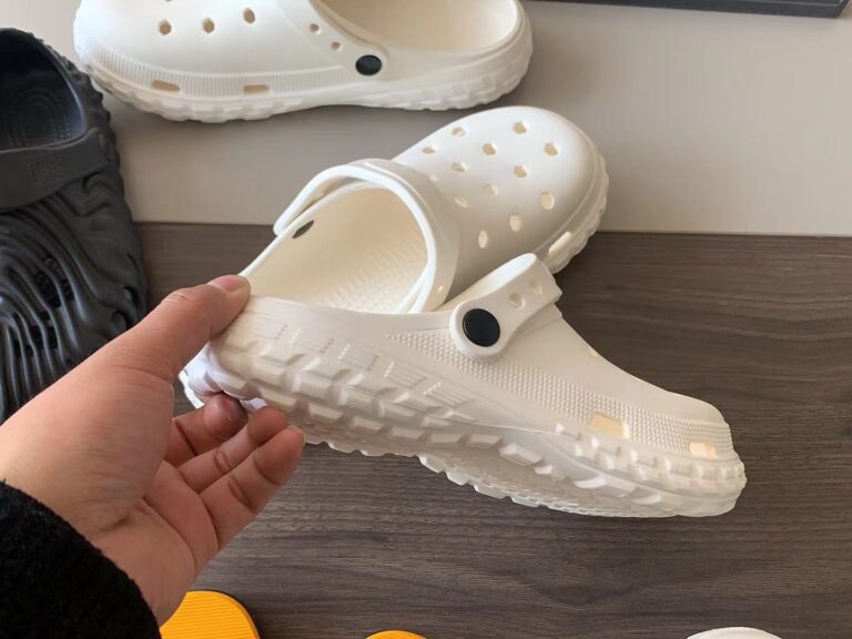 MUMUSO Garden Clogs (White/44-45) product image